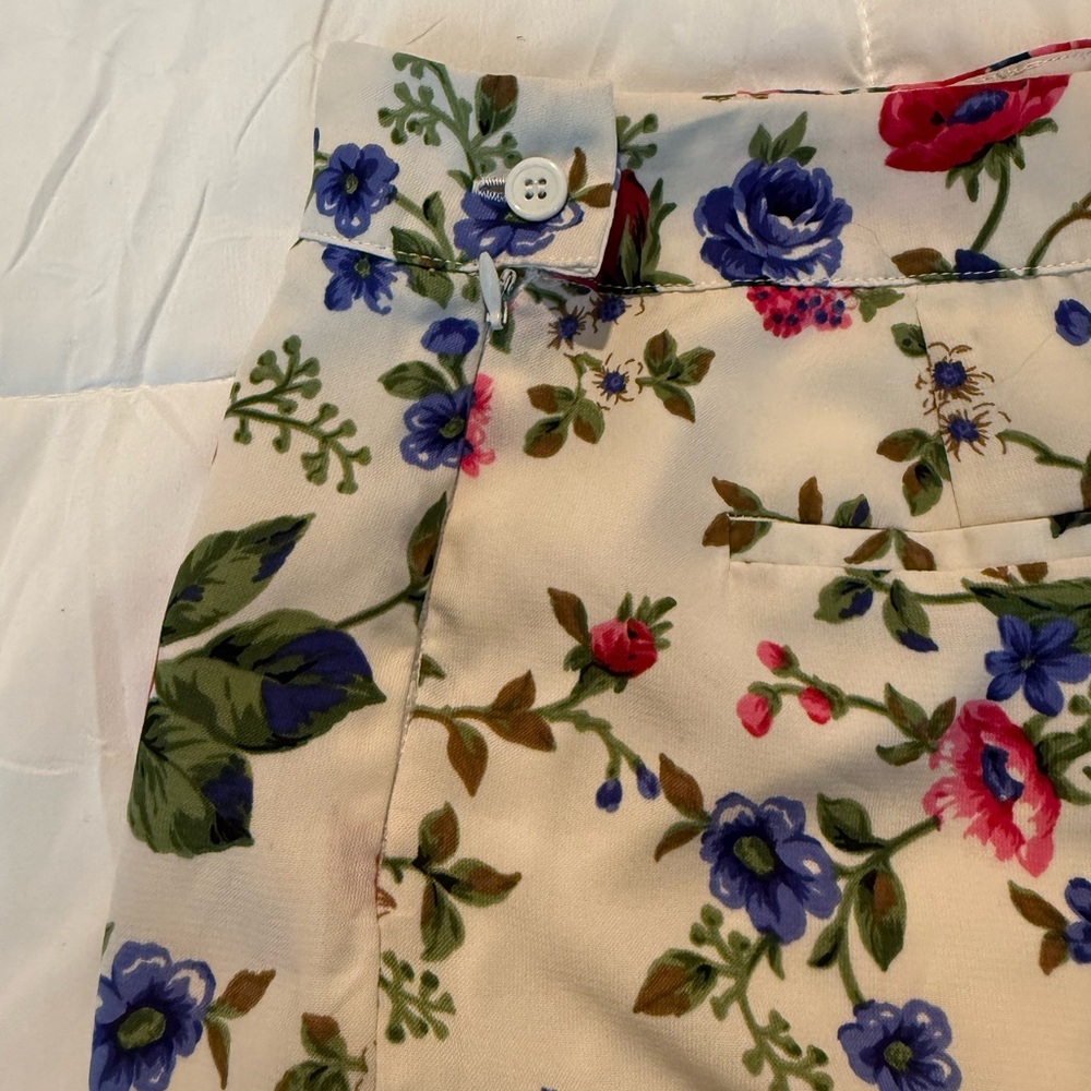 Floral Print Ruffle Shorts - Picture 2 of 8